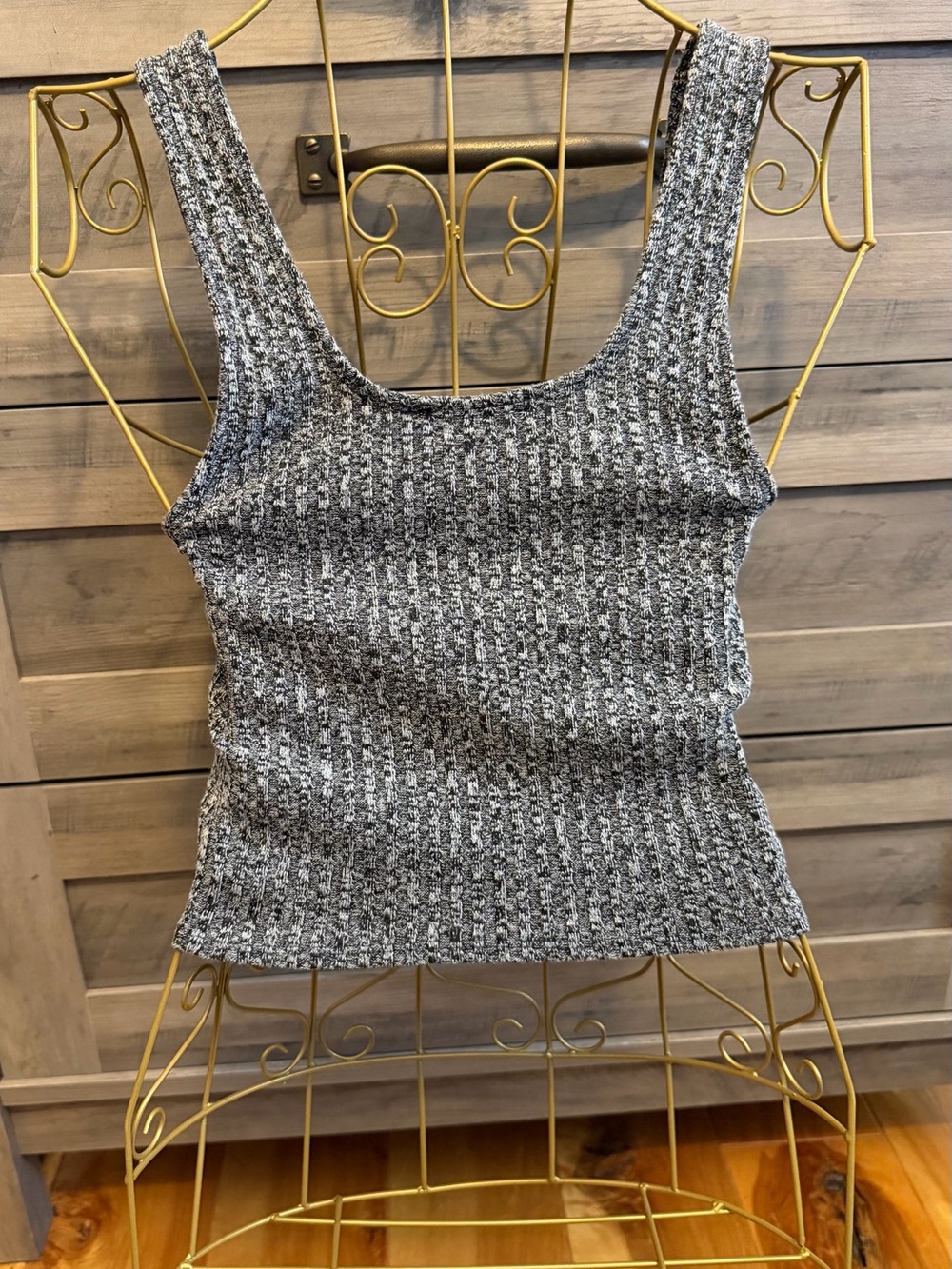Express Women's Gray Ribbed Zip-Front Cropped Tank - Picture 2 of 4